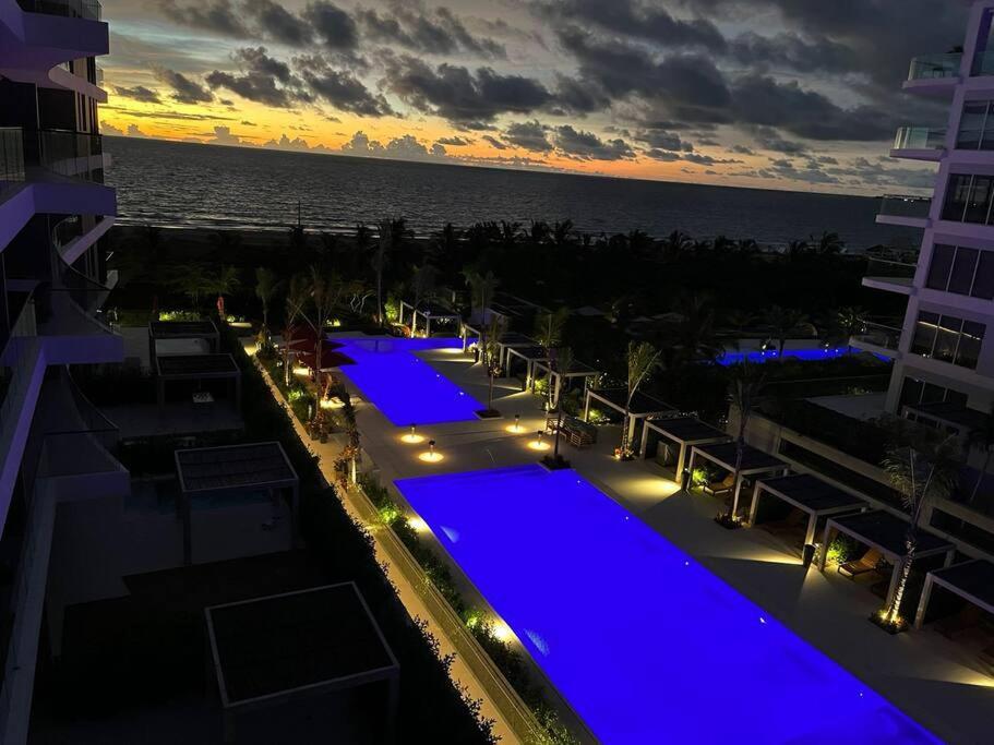 Apartment Ocean View Panorama Apartment: Beachfront Luxury With Pools *