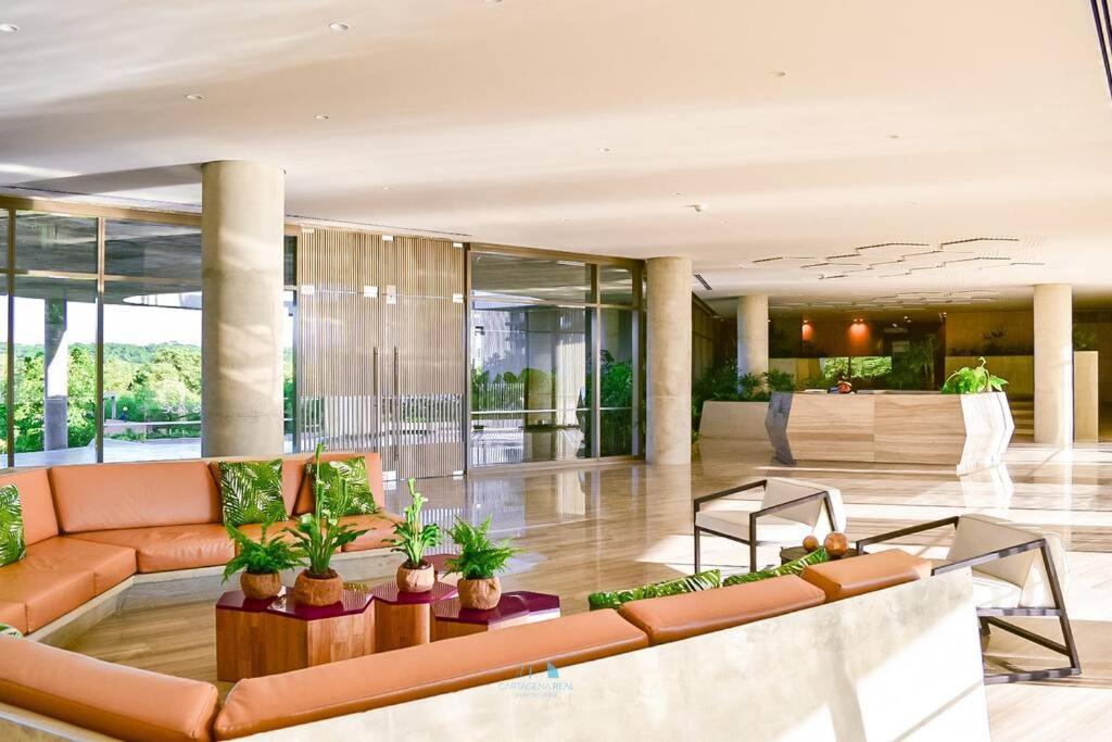 Ocean View Panorama Apartment: Beachfront Luxury With Pools