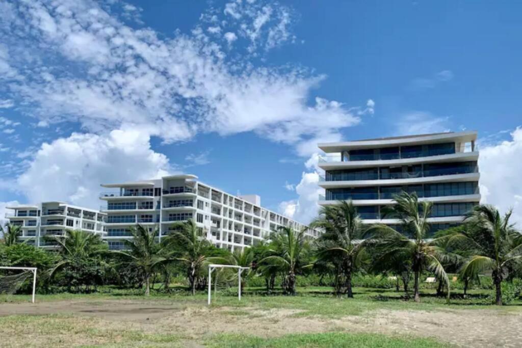 Ocean View Panorama Apartment: Beachfront Luxury With Pools Apartment Cartagena